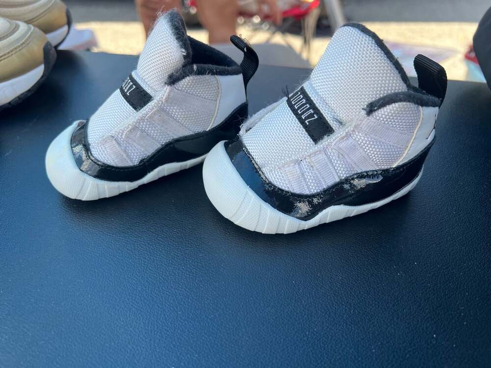 Nike Air Jordan 11 Retro Crib Booties Infants Size 3C Black White